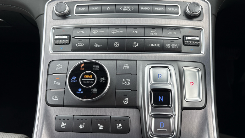 Hyundai SANTA FE 1.6 TGDi Plug-in Hybrid Ultimate 5dr 4WD Auto Estate